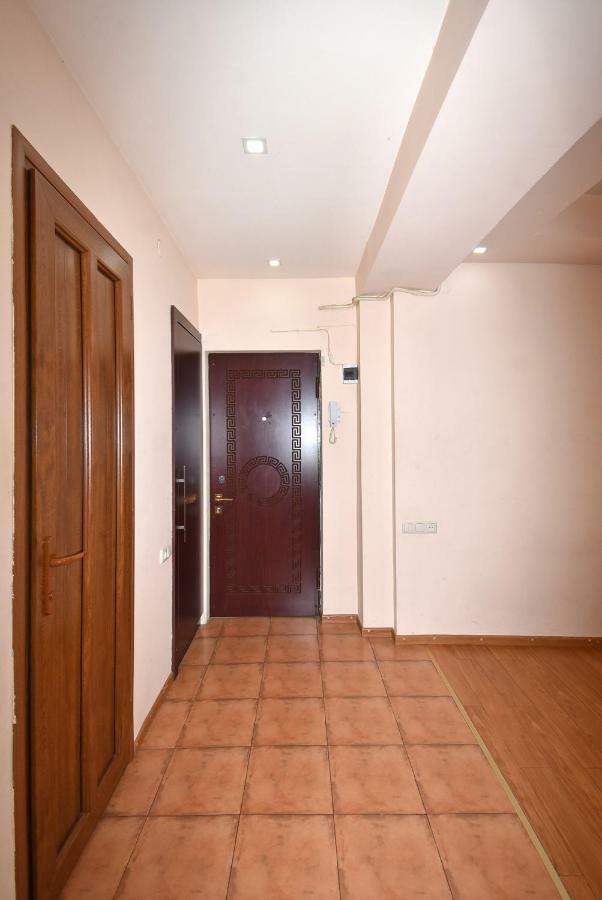 Apartments In Center Of Yerevan,Koghbatsi 1A Street Extérieur photo
