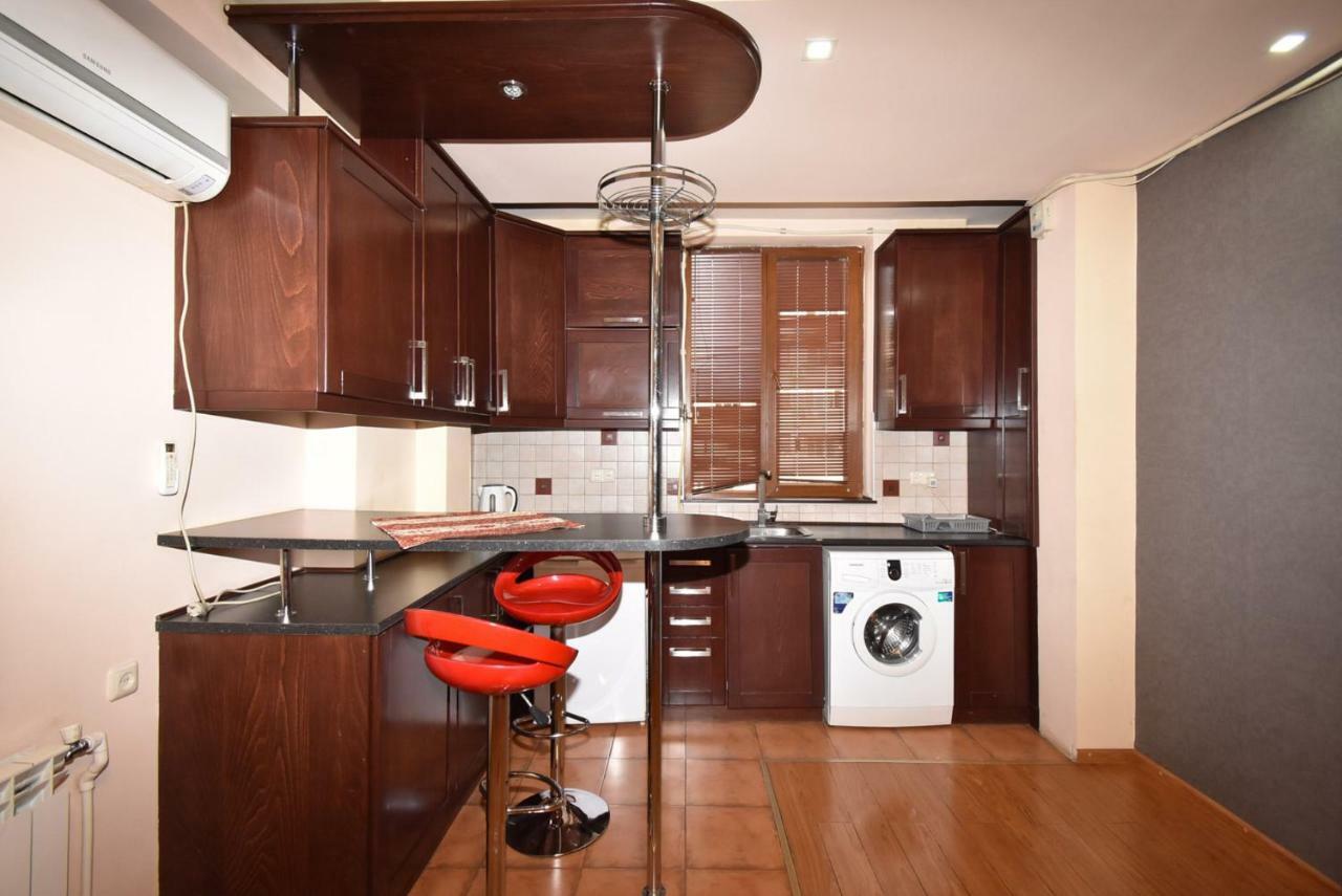 Apartments In Center Of Yerevan,Koghbatsi 1A Street Extérieur photo