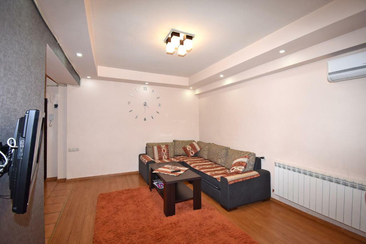 Apartments In Center Of Yerevan,Koghbatsi 1A Street Extérieur photo