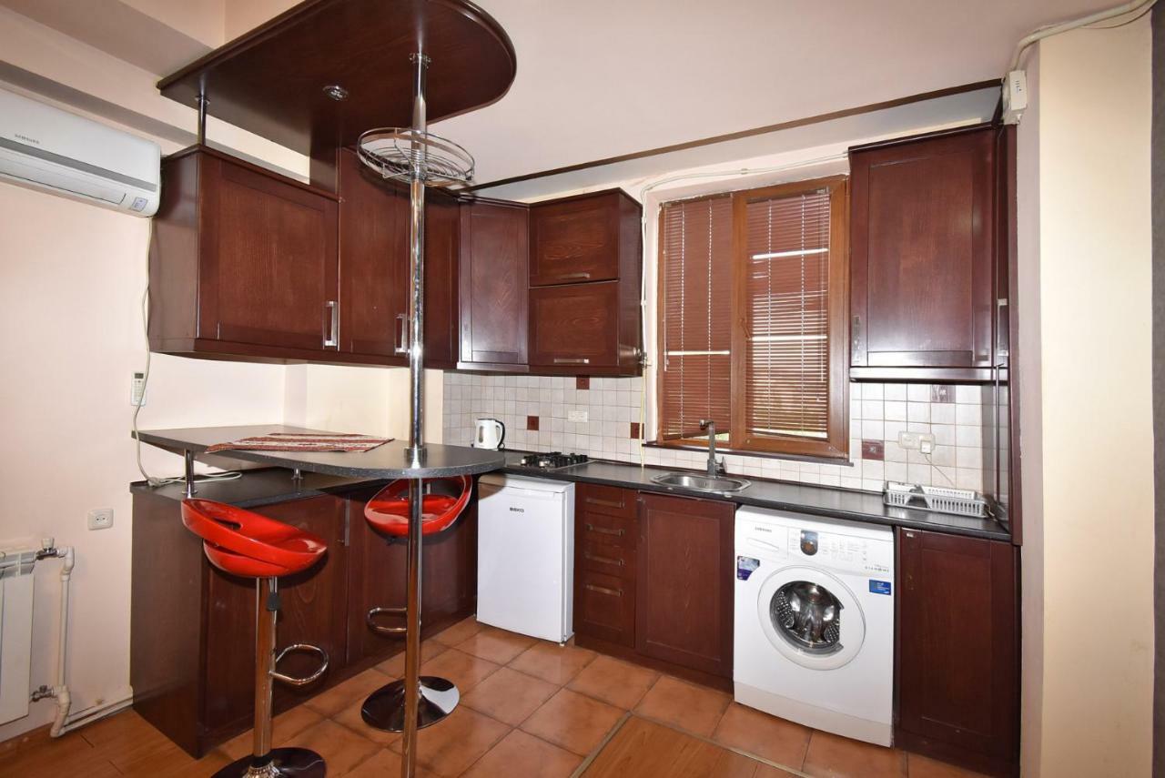 Apartments In Center Of Yerevan,Koghbatsi 1A Street Extérieur photo