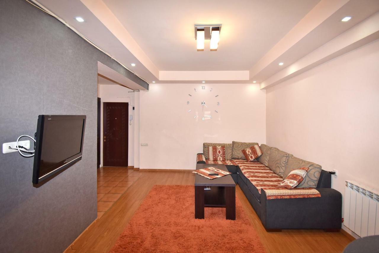 Apartments In Center Of Yerevan,Koghbatsi 1A Street Extérieur photo
