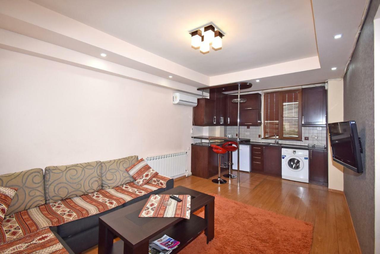 Apartments In Center Of Yerevan,Koghbatsi 1A Street Extérieur photo