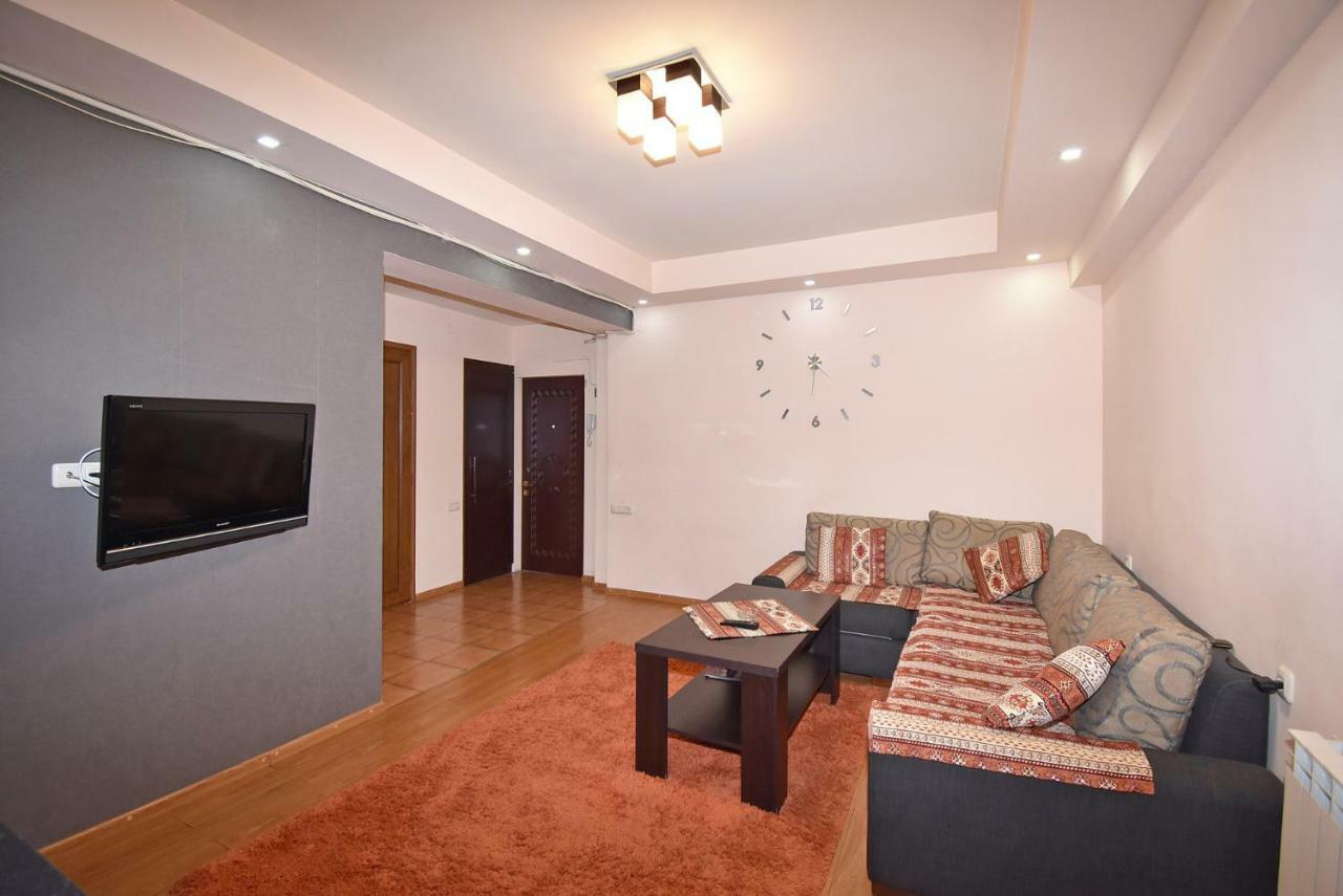 Apartments In Center Of Yerevan,Koghbatsi 1A Street Extérieur photo